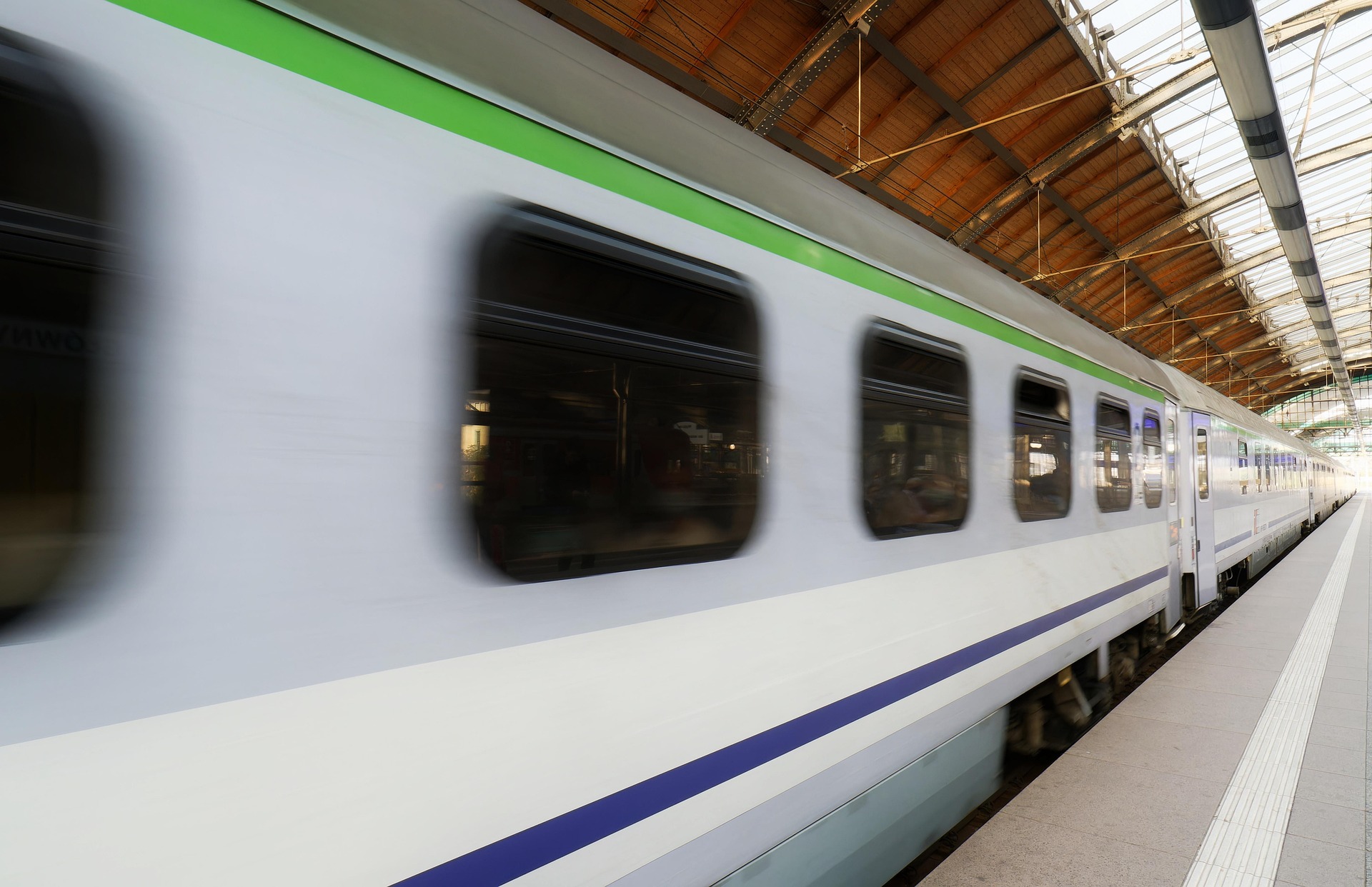 Aberdeen Investments and Rock Rail reach first close to fund next generation of UK trains