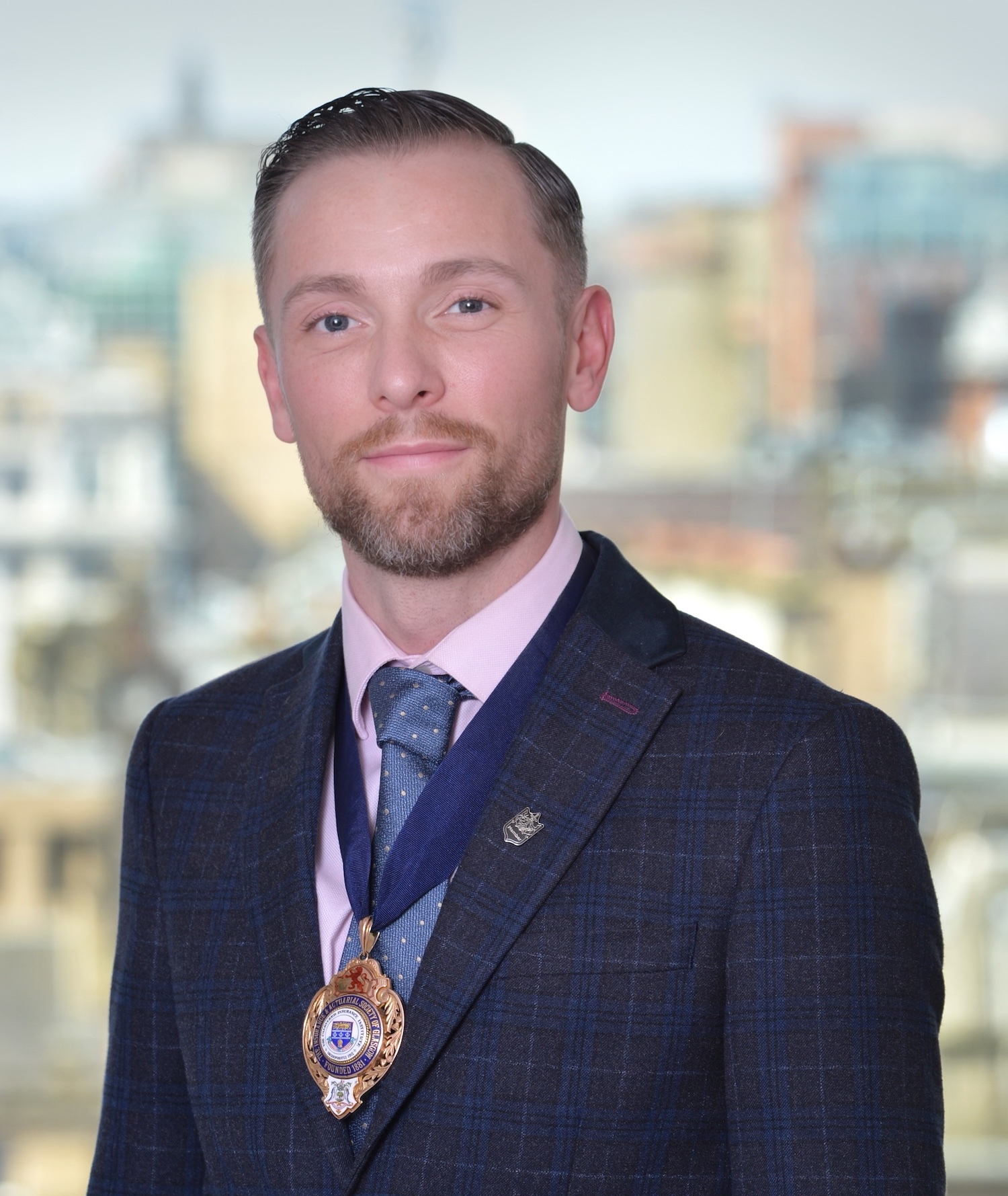 Aon bolsters Scottish presence with two key hires across Glasgow and Edinburgh