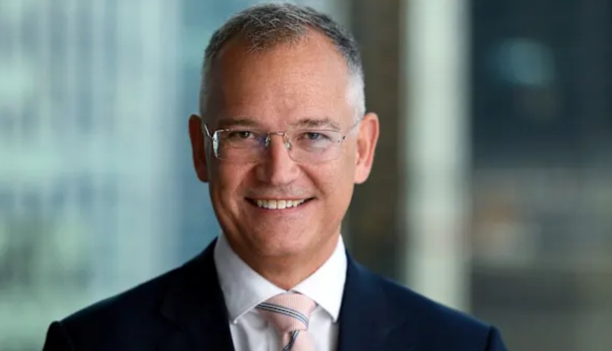 Royal London Asset Management boss steps down