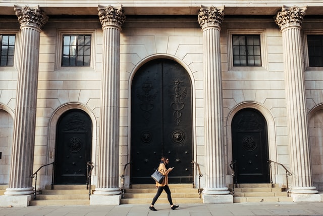 Bank of England raises interest rates to 1.75% as it warns of recession