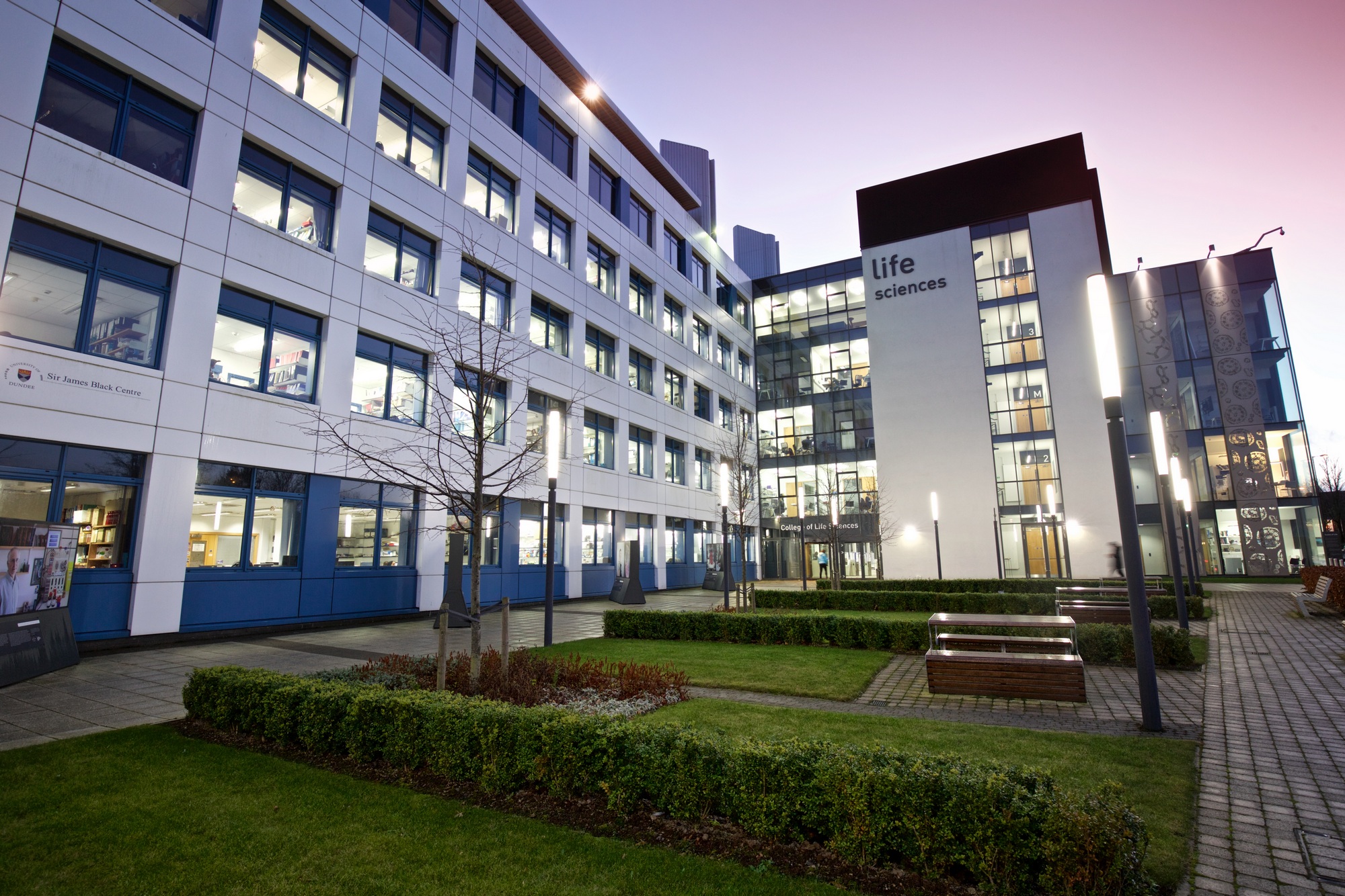 University of Dundee generating £975m added value for Scottish economy