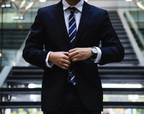 Report: Job vacancies drop amid lower business confidence