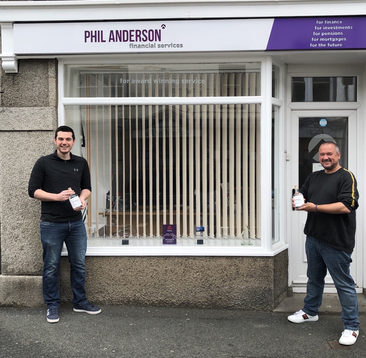 Phil Anderson Financial Services celebrates key workers with £1,000 gin giveaway